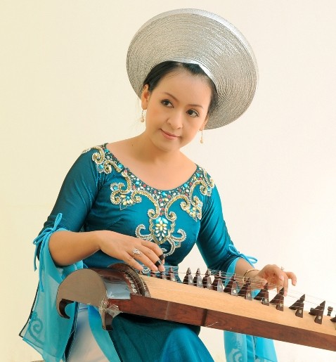 The 16-String Zither - Traditional Vietnamese Musical Instrument - ảnh 2